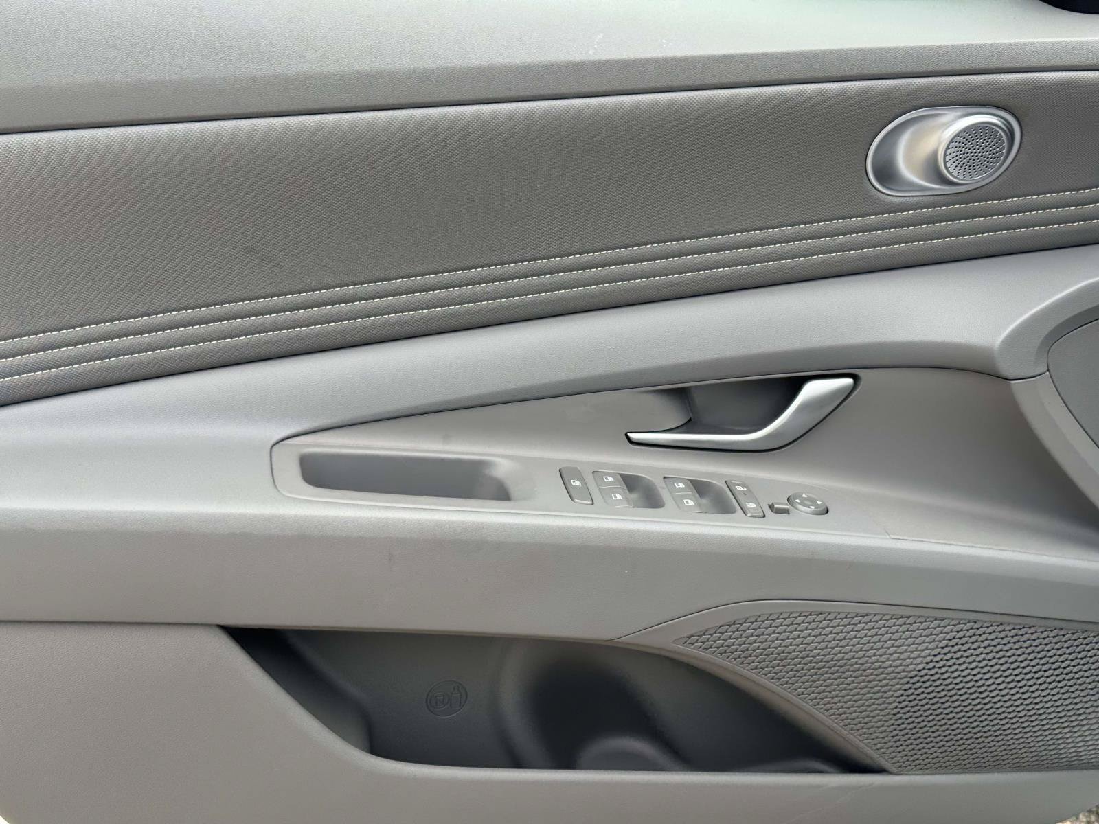 Used 2025 Hyundai Elantra Sport FWD image 30