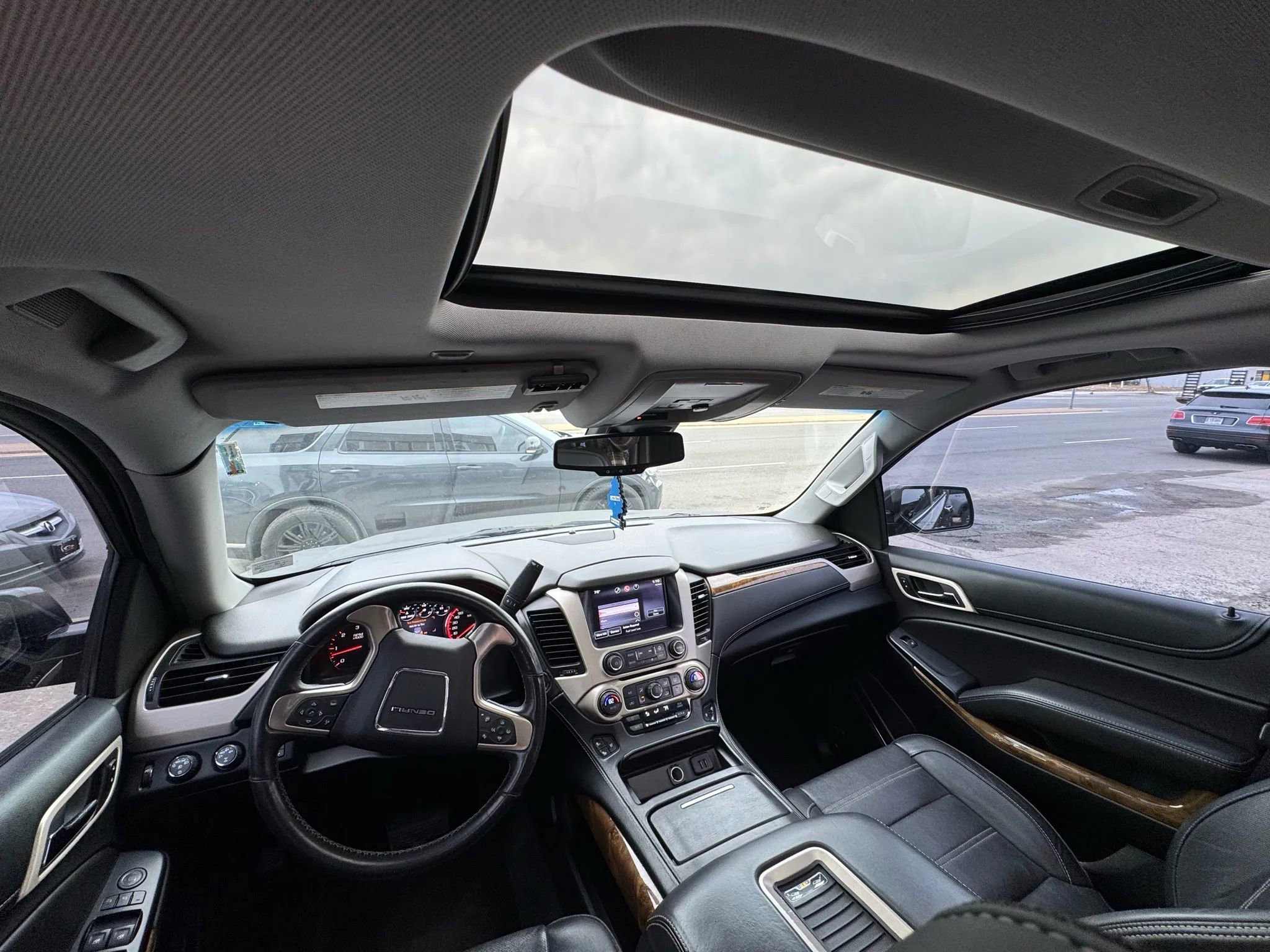 Used 2015 GMC Yukon Denali w/ Open Road Package image 36