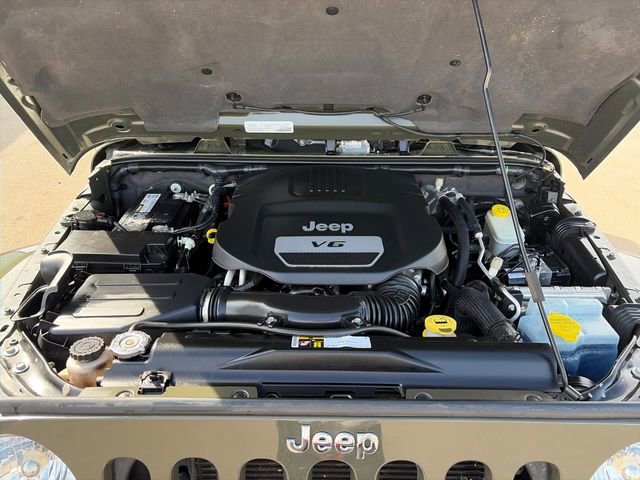 Used 2015 Jeep Wrangler Unlimited Sahara w/ Connectivity Group image 41