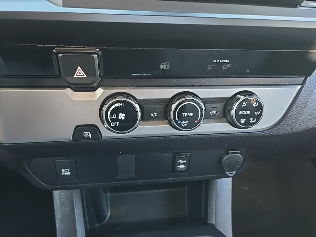 Used 2018 Toyota Tacoma SR image 31