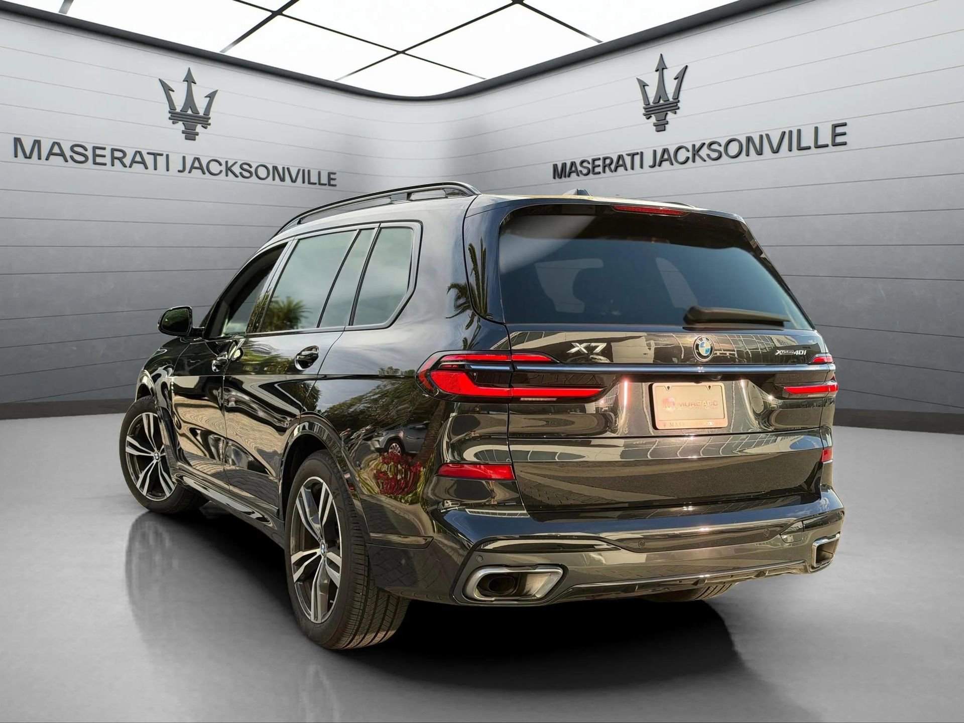 Used 2023 BMW X7 xDrive40i w/ Executive Package image 3