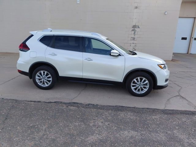 Used 2018 Nissan Rogue SV image 2