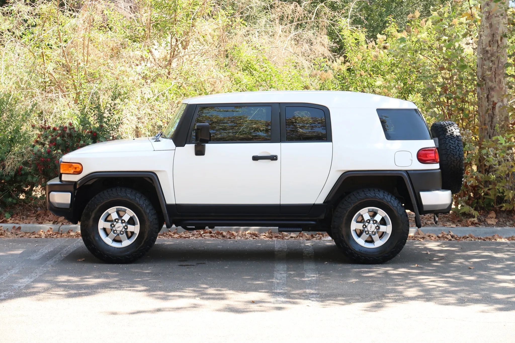 Used 2009 Toyota FJ Cruiser 2WD w/ TRD Sport Pkg image 8