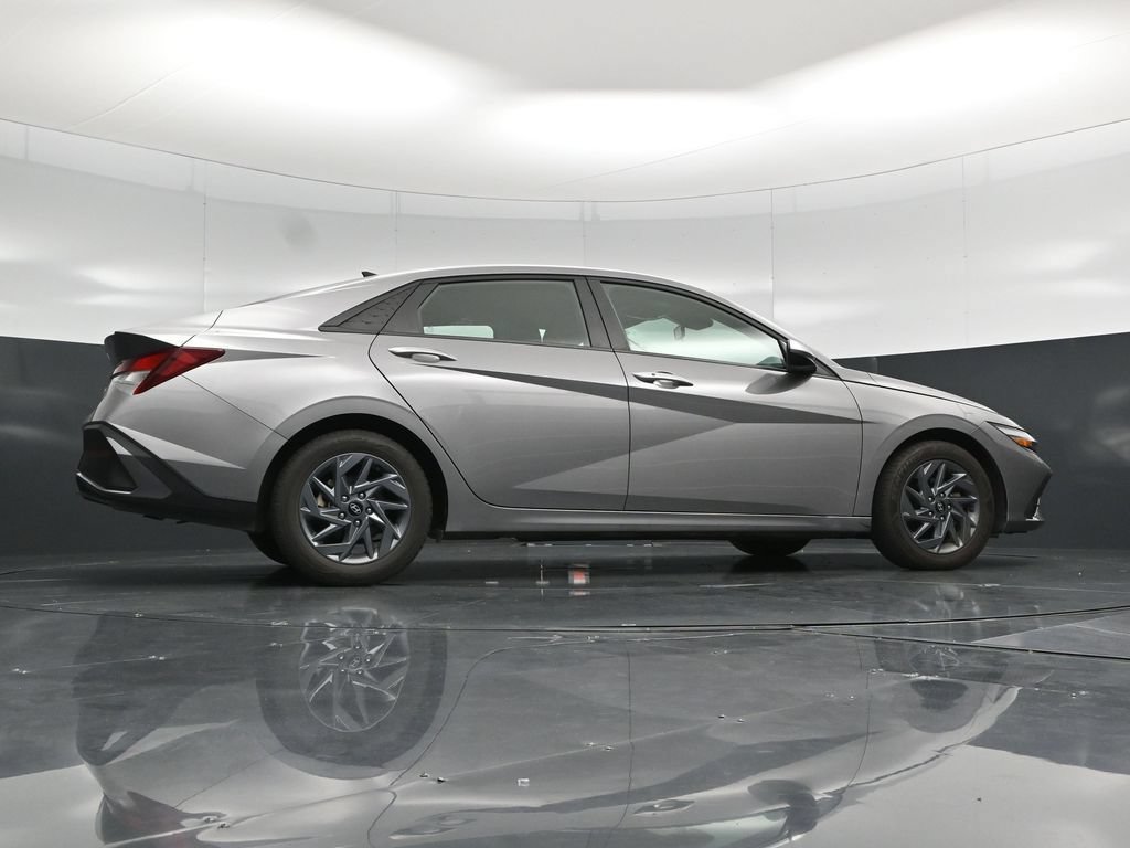 Used 2024 Hyundai Elantra SEL FWD image 43