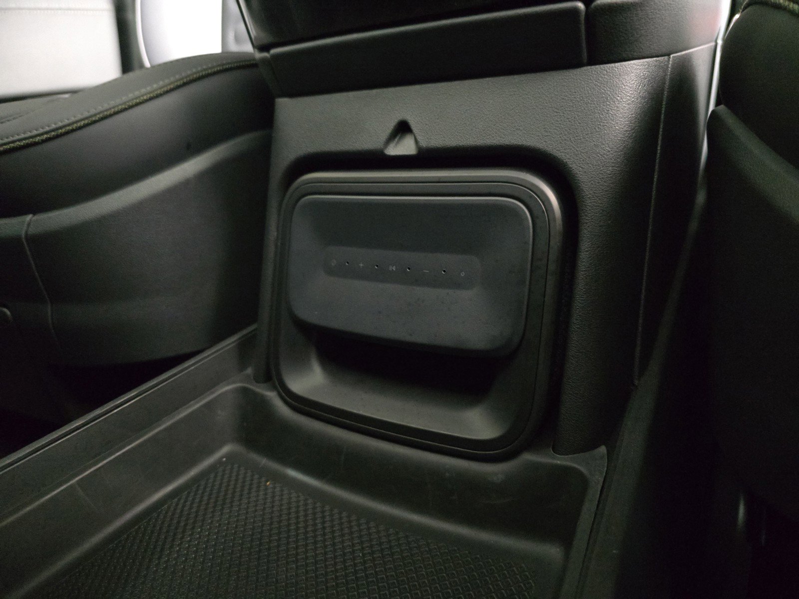 Used 2024 Rivian R1S Adventure image 33