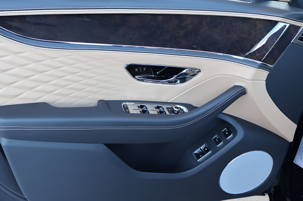 New 2026 Bentley Flying Spur Plug-In Hybrid AWD/4WD image 12