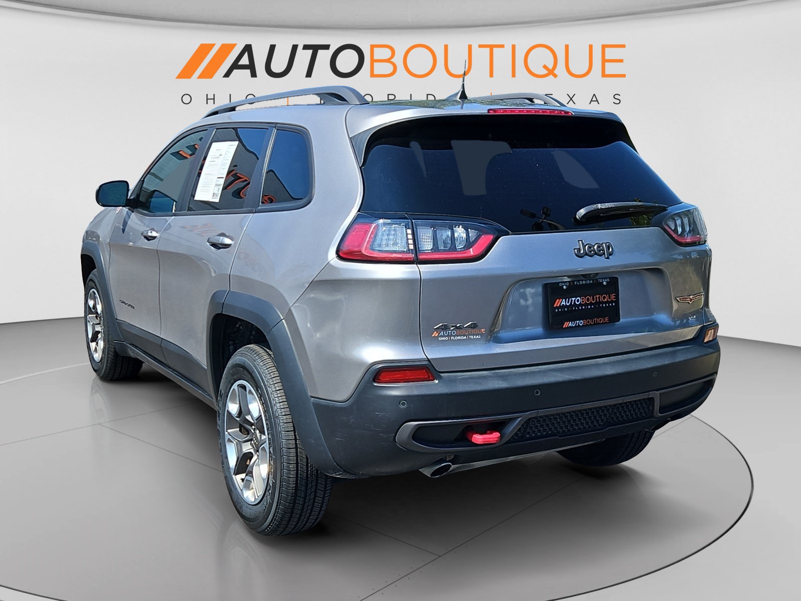 Used 2019 Jeep Cherokee Trailhawk w/ Cold Weather Group AWD/4WD image 3