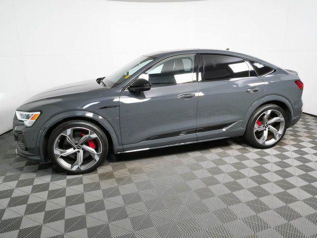 Used 2024 Audi SQ8 e-tron Premium Plus w/ Black Optic Package AWD/4WD image 32