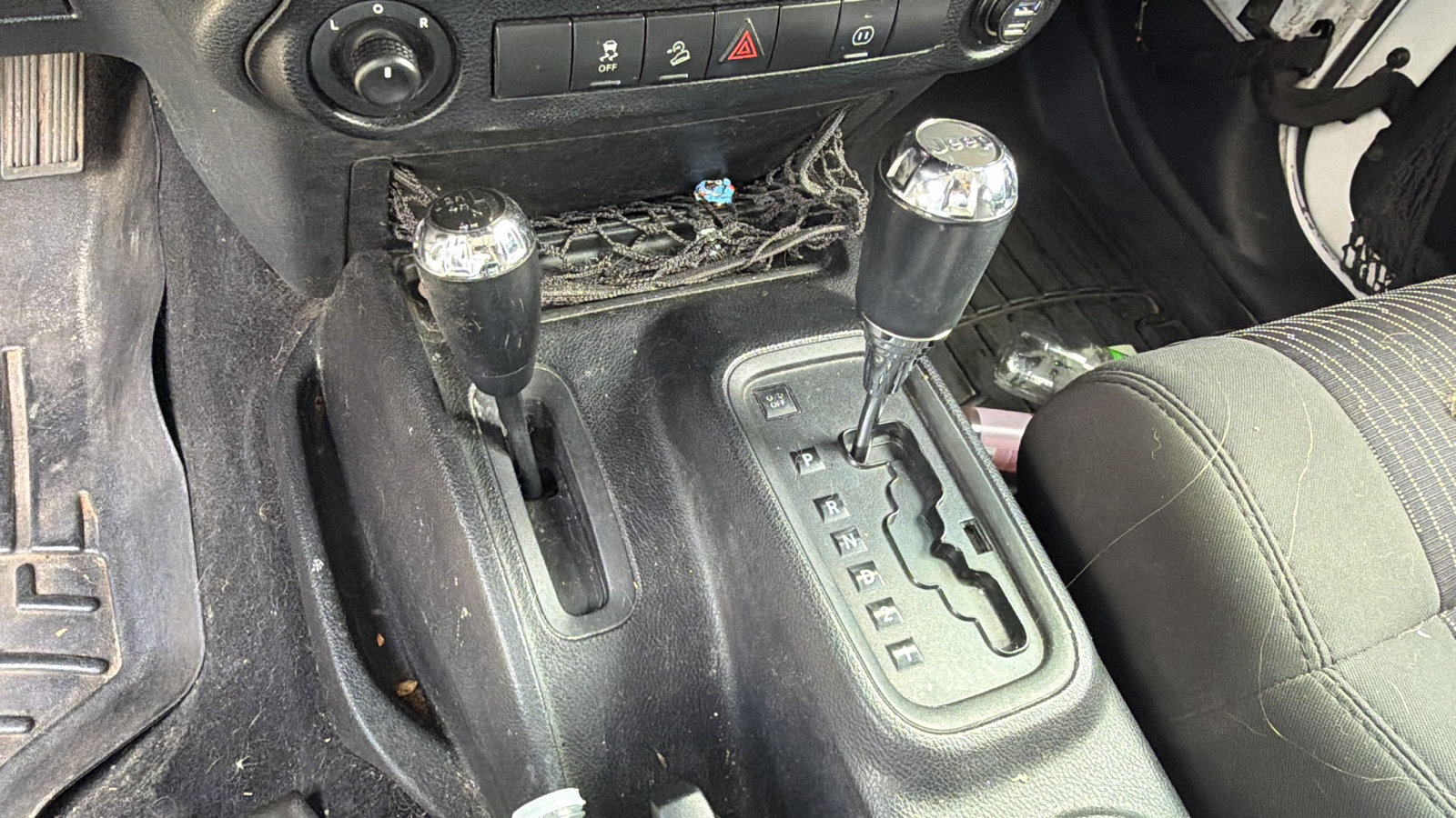 Used 2011 Jeep Wrangler Unlimited Sahara AWD/4WD image 28