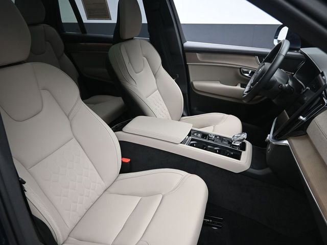 Used 2025 Volvo XC90 B5 Plus w/ Protection Package image 30