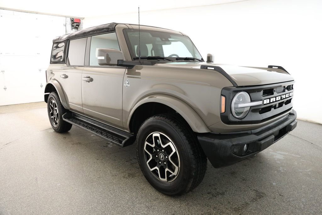 Used 2025 Ford Bronco Outer Banks image 3