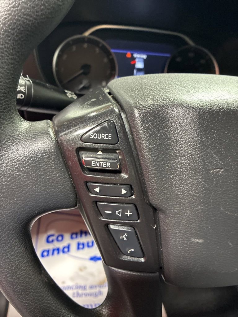 Used 2023 Nissan Frontier SV image 14