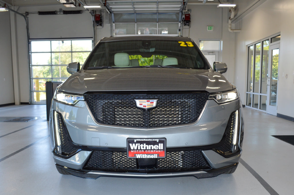 Used 2023 Cadillac XT6 Sport w/ Technology Package AWD/4WD image 2