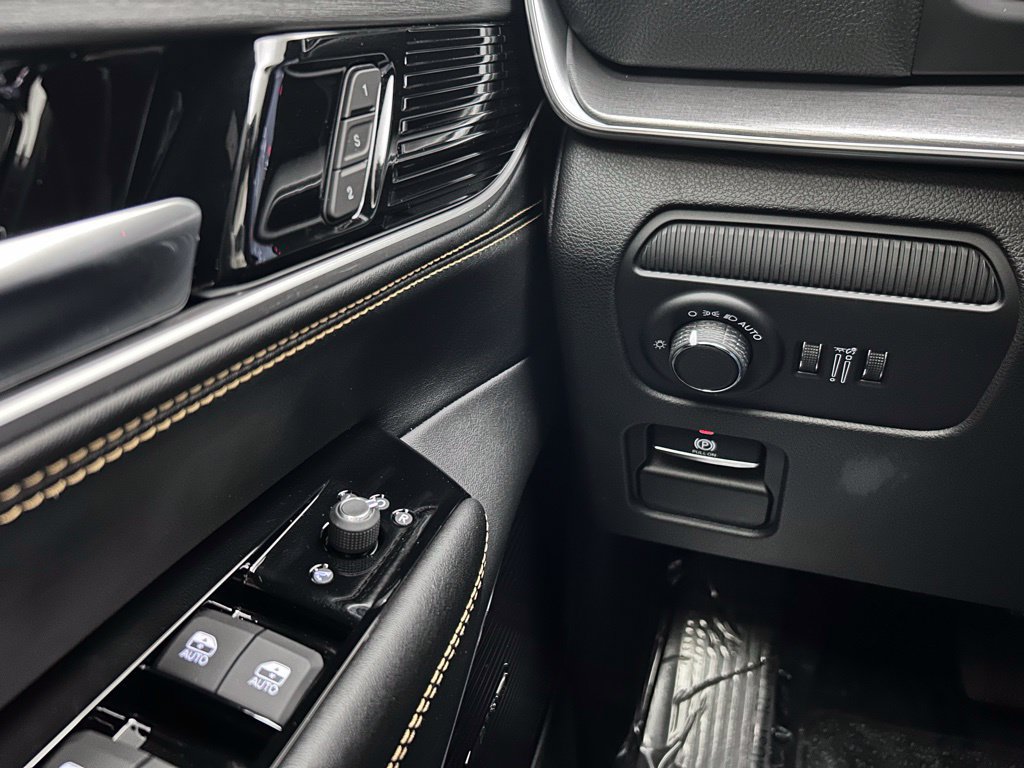 New 2026 Jeep Grand Wagoneer L 4WD image 21