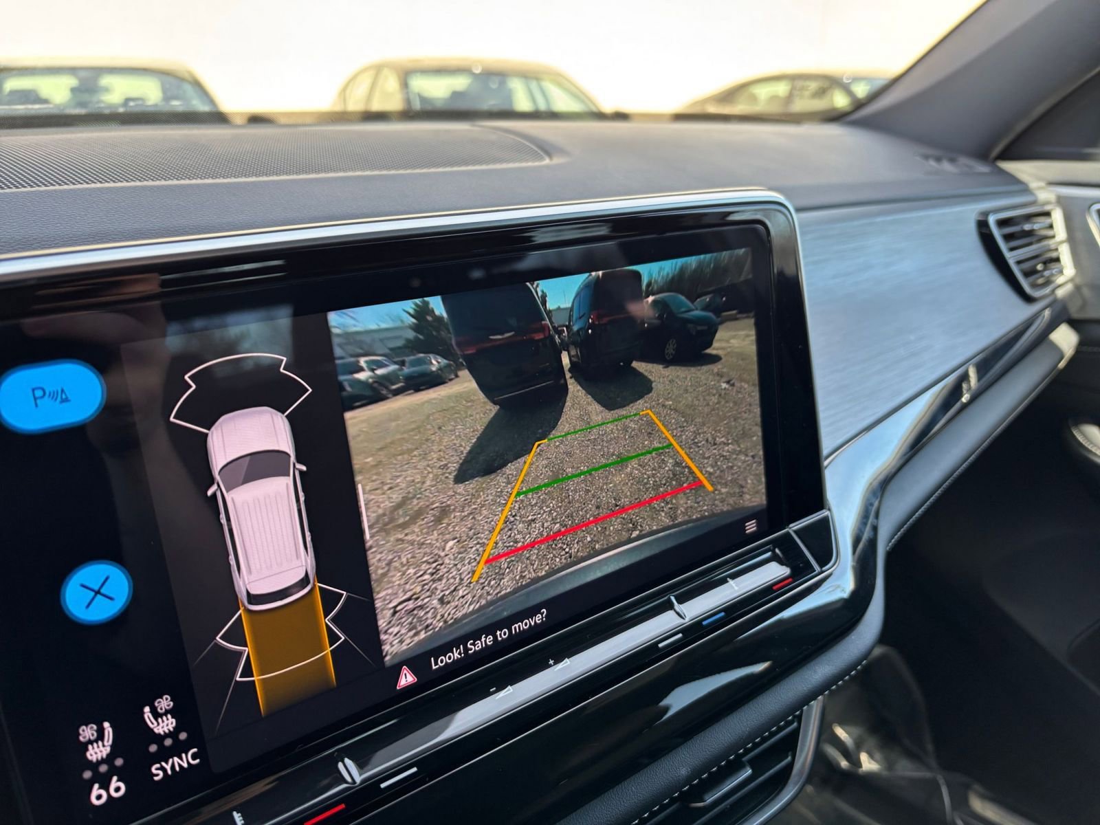 Used 2025 Volkswagen Atlas Cross Sport SE image 27