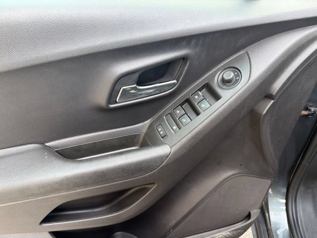 Used 2020 Chevrolet Trax LT w/ Driver Confidence Package FWD image 22