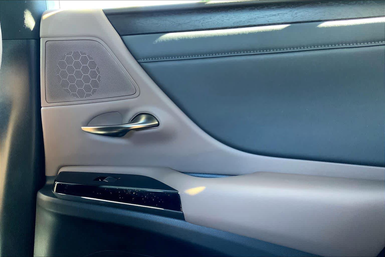 Used 2025 Lexus ES 350 w/ Premium Package FWD image 36