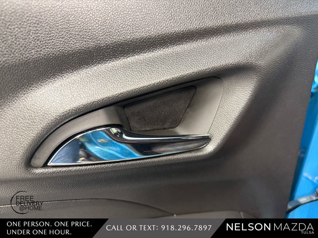Used 2025 Chevrolet Trax RS w/ Driver Confidence Package image 34