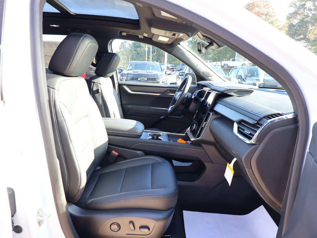 New 2027 GMC Acadia Elevation w/ Black Edition AWD/4WD image 39