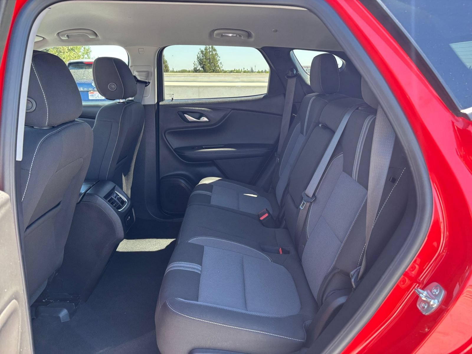 Used 2025 Chevrolet Blazer LT FWD image 27