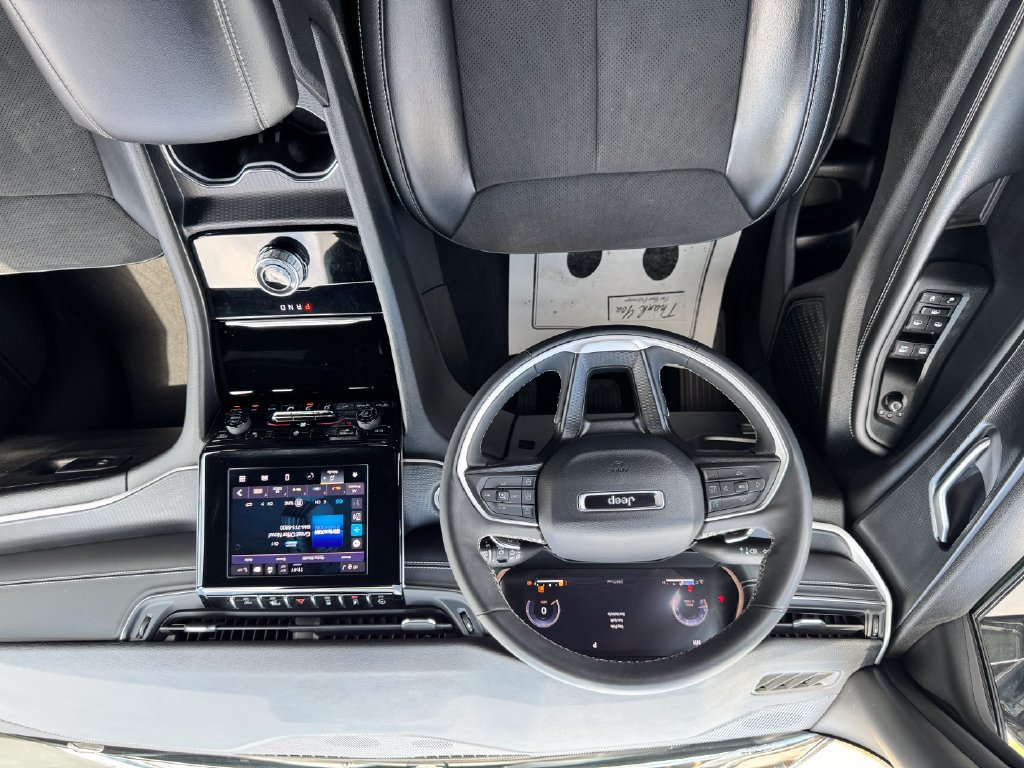 Used 2023 Jeep Grand Cherokee L Laredo AWD/4WD image 22