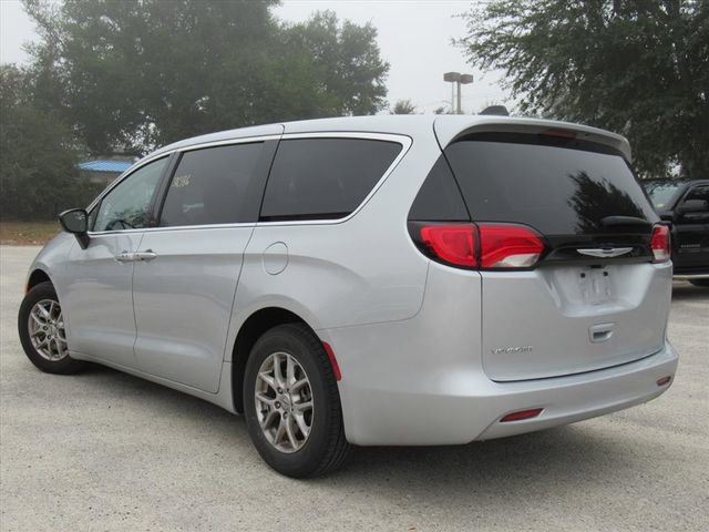 Used 2024 Chrysler Voyager LX image 3