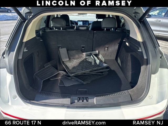Used 2023 Lincoln Corsair Standard w/ Rear Removable Package Tray image 6
