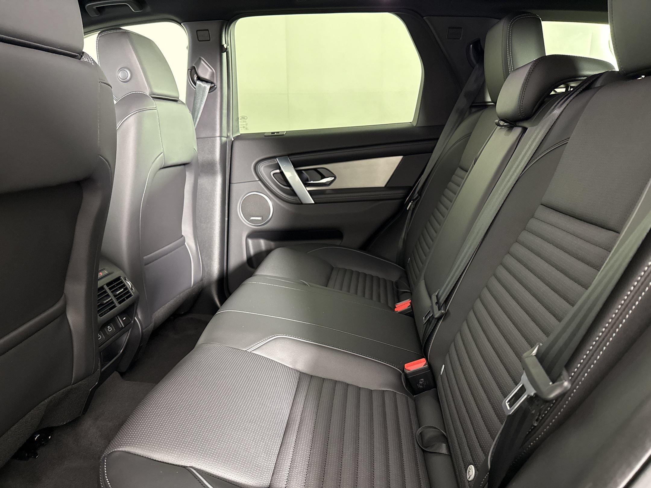 New 2026 Land Rover Discovery Sport Landmark AWD/4WD image 22