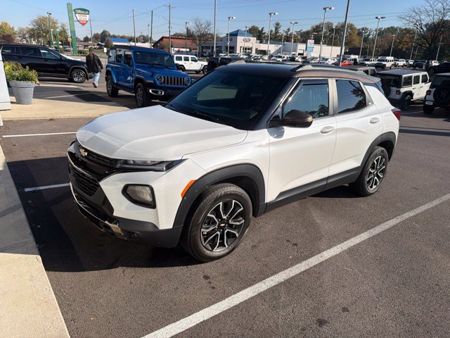 Used 2021 Chevrolet TrailBlazer ACTIV w/ Technology Package AWD/4WD image 2