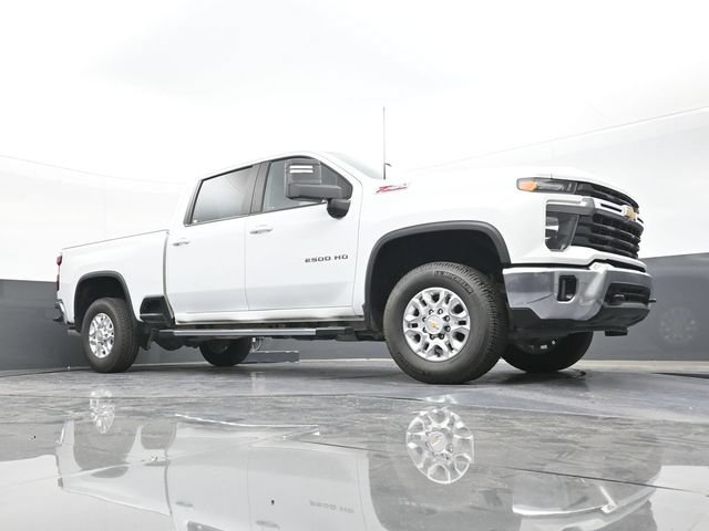 Used 2024 Chevrolet Silverado 2500 LT AWD/4WD image 53
