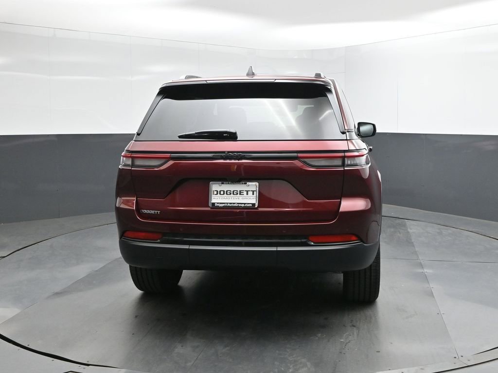 New 2025 Jeep Grand Cherokee Laredo image 8