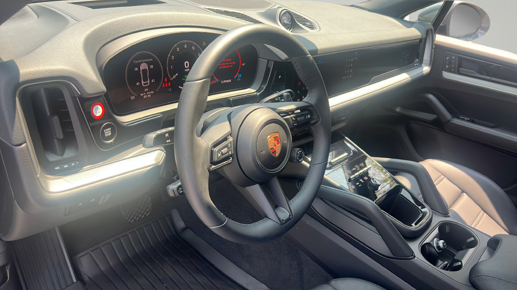 New 2026 Porsche Cayenne E-Hybrid Coupe AWD/4WD image 4