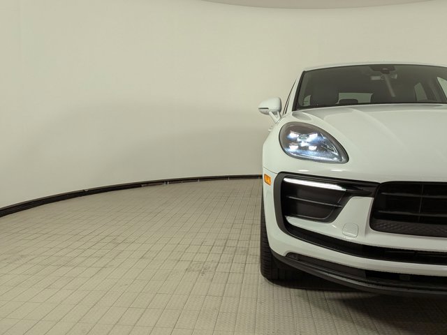 Certified 2025 Porsche Macan AWD/4WD image 12
