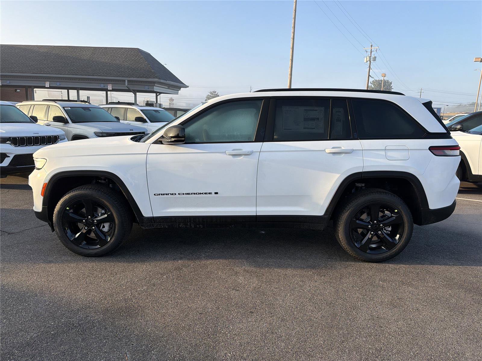New 2025 Jeep Grand Cherokee Limited w/ Black Appearance Package image 9