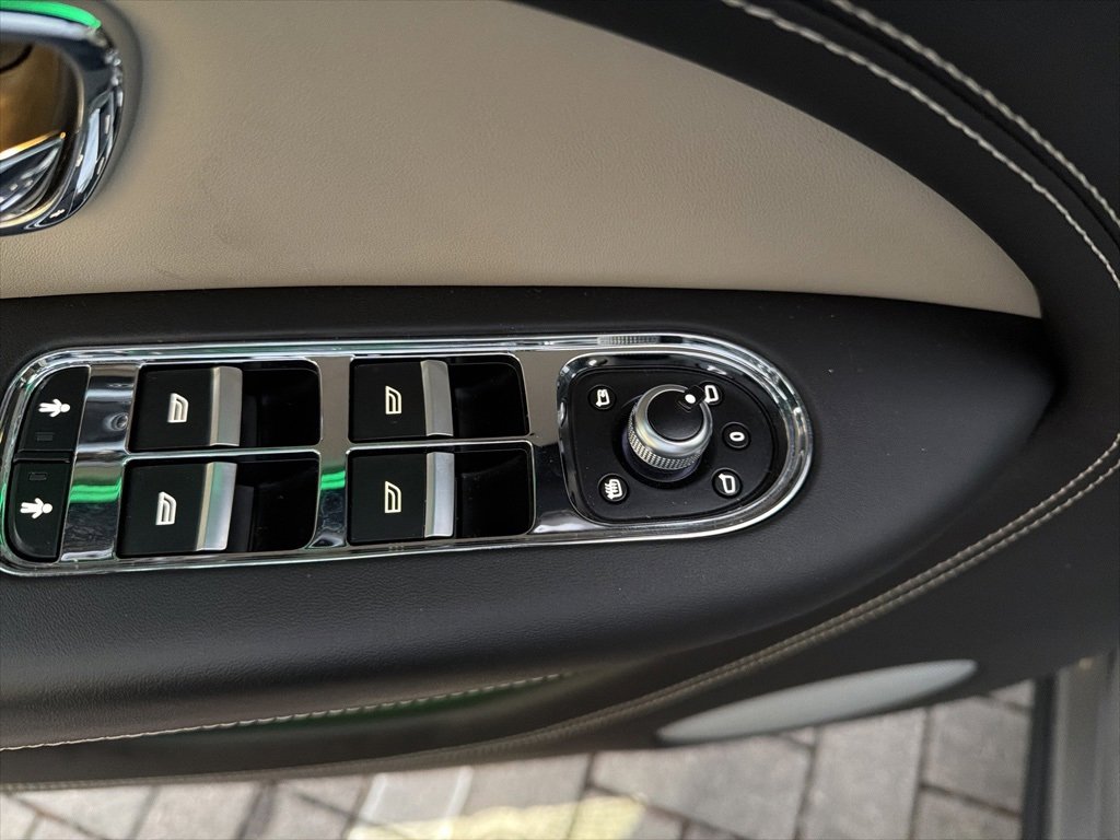 Used 2021 Bentley Bentayga image 28