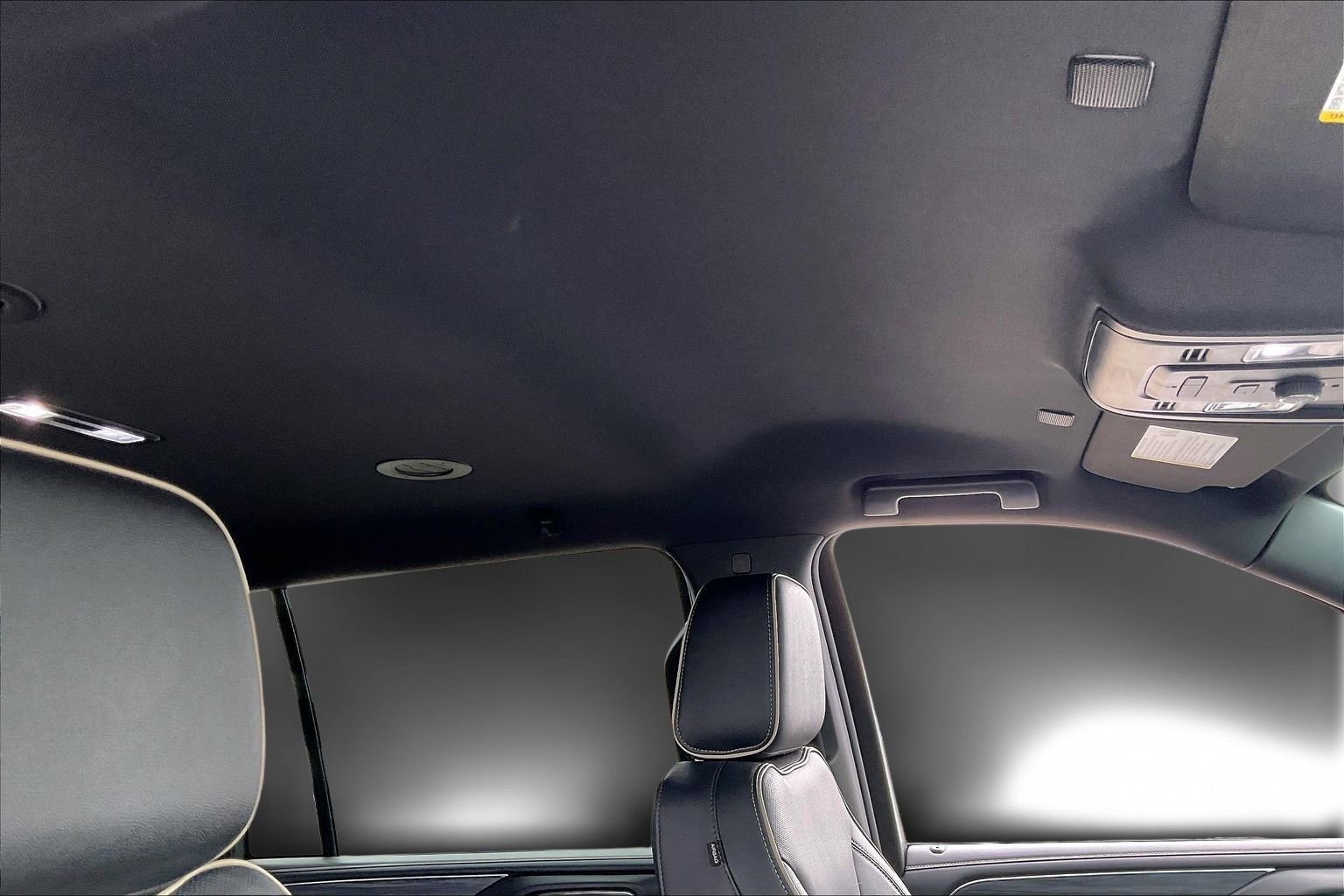 Used 2024 GMC Yukon XL SLT image 28