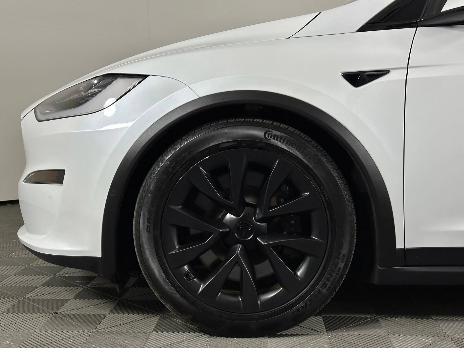 Used 2023 Tesla Model X AWD/4WD image 9