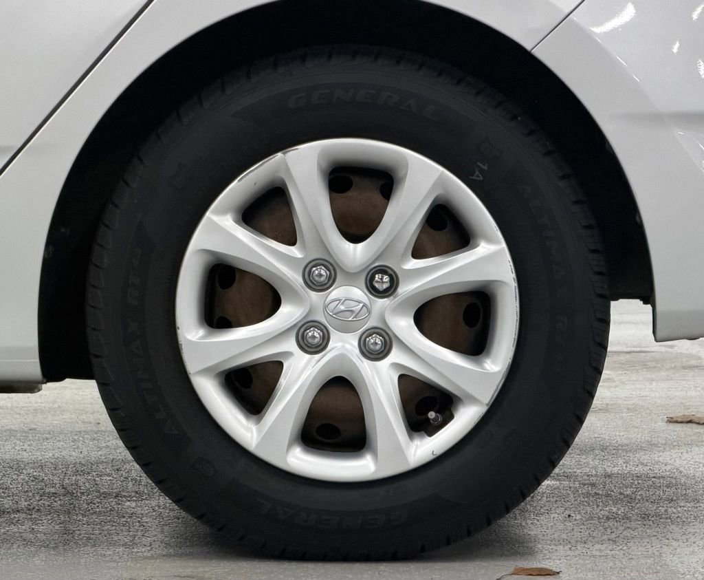Used 2014 Hyundai Accent GS image 9