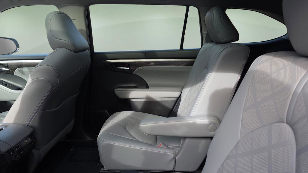 Used 2021 Toyota Highlander Platinum image 15