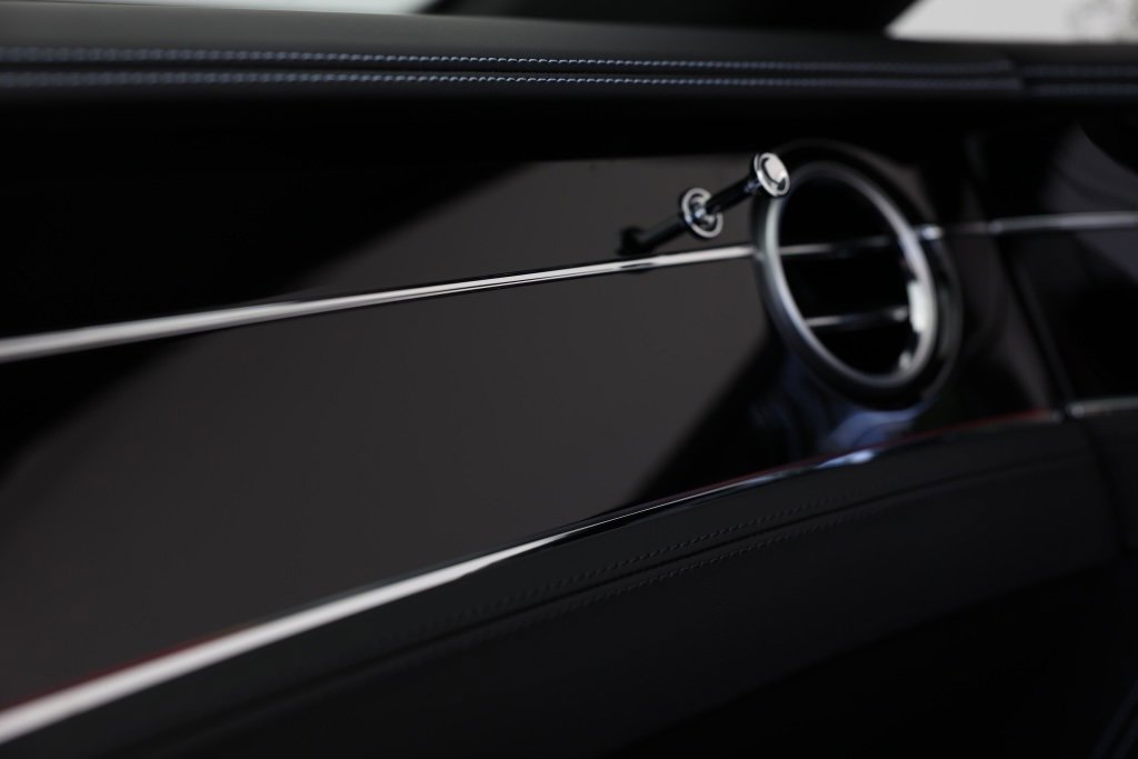 Used 2025 Bentley Continental GTC image 38