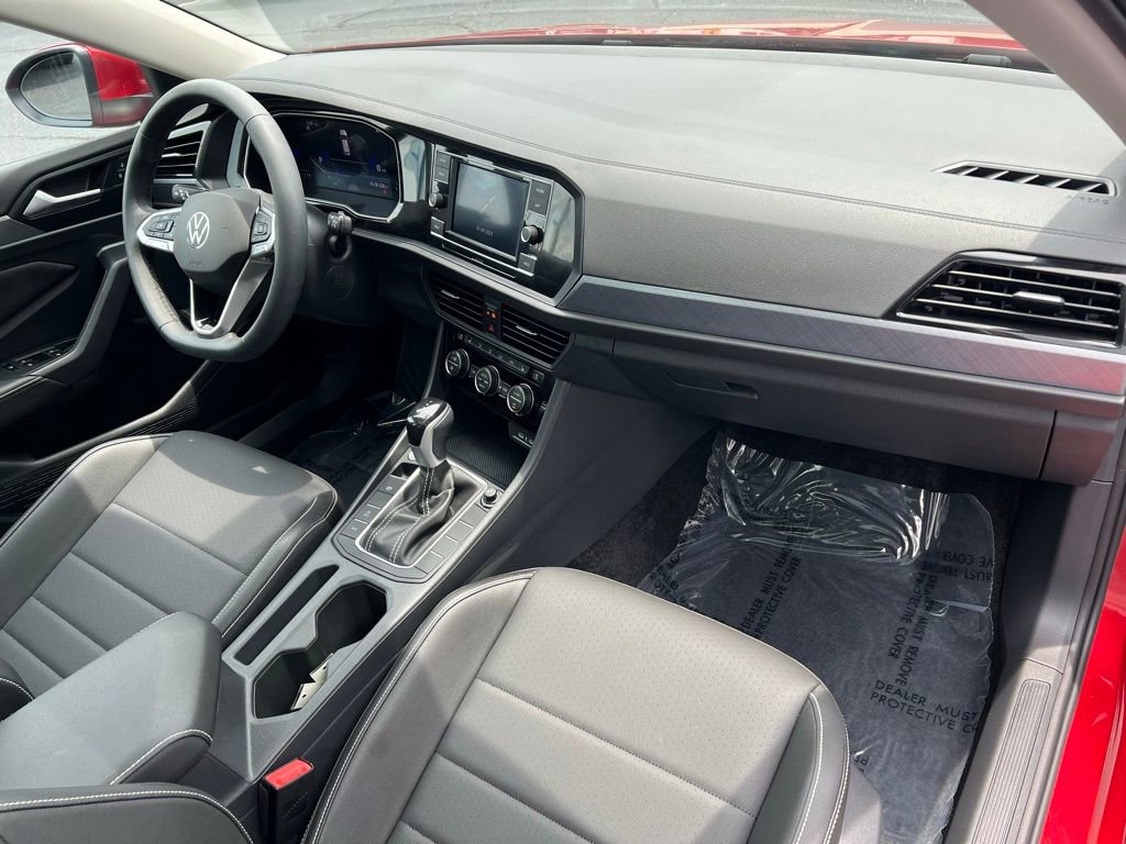 Used 2024 Volkswagen Jetta SE w/ Panoramic Sunroof Package image 32