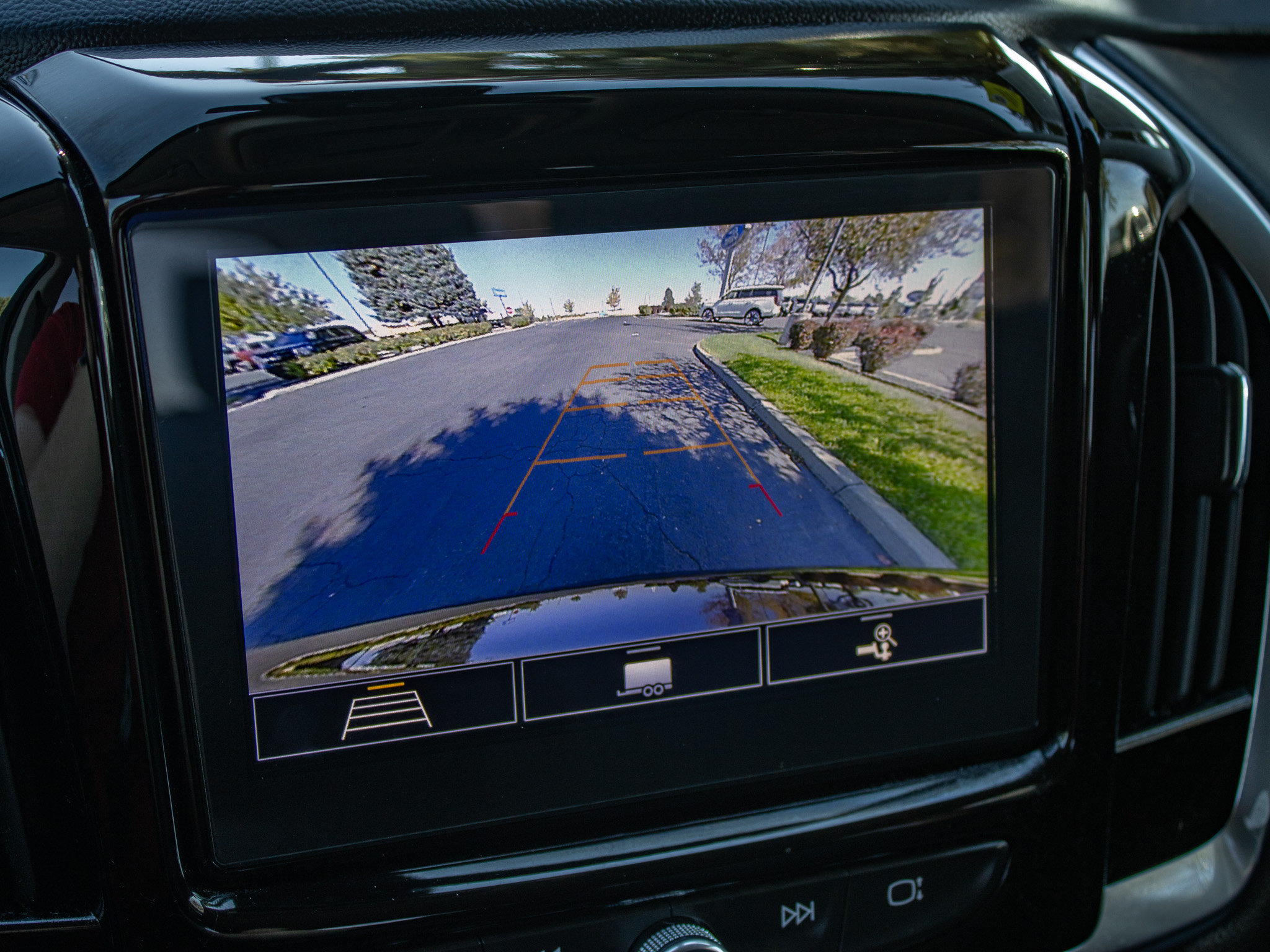 Used 2021 Chevrolet Traverse LT w/ LPO, Blackout Package AWD/4WD image 40