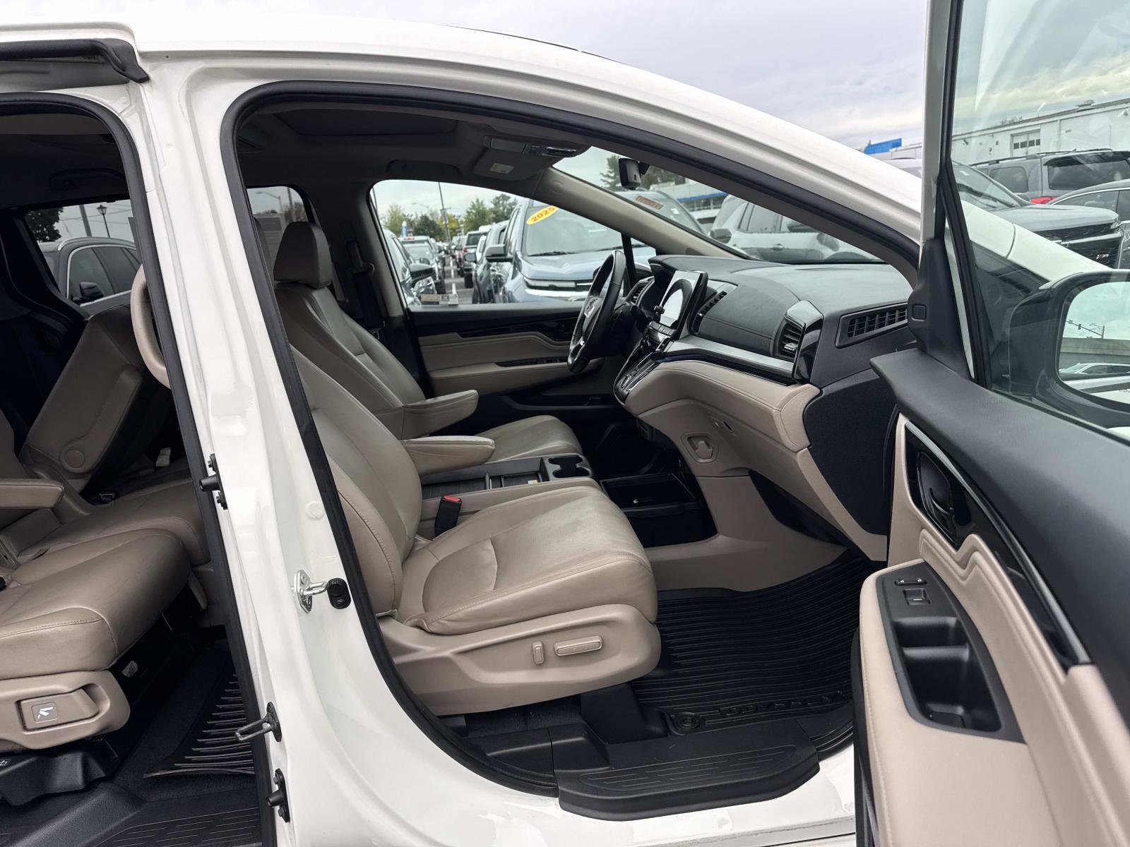 Used 2019 Honda Odyssey Elite image 11