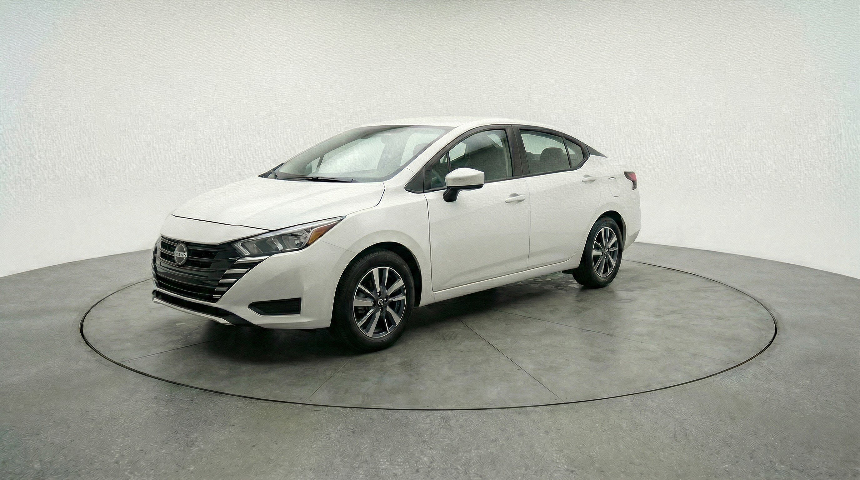 Used 2025 Nissan Versa SV image 3