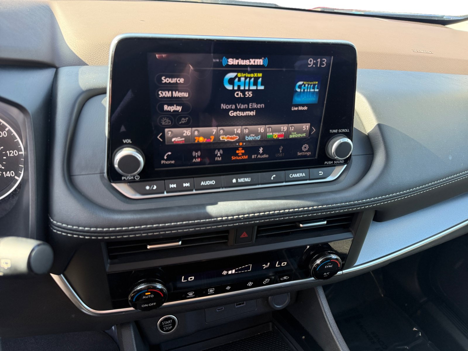 Used 2023 Nissan Rogue SV FWD image 12