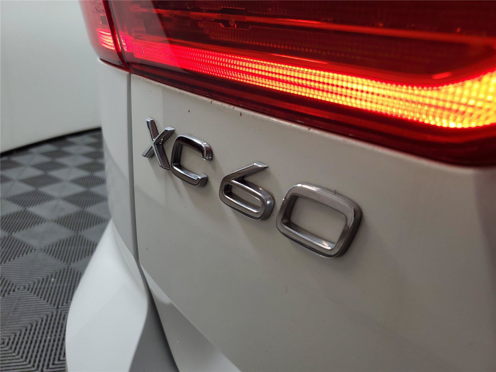 Certified 2023 Volvo XC60 B5 Plus w/ Protection Package Premier FWD image 8