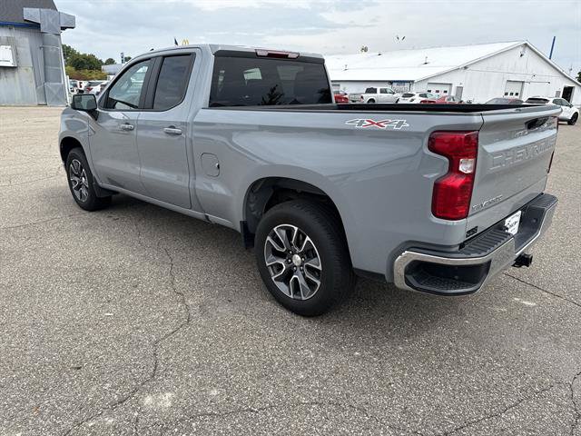 Used 2024 Chevrolet Silverado 1500 LT AWD/4WD image 16