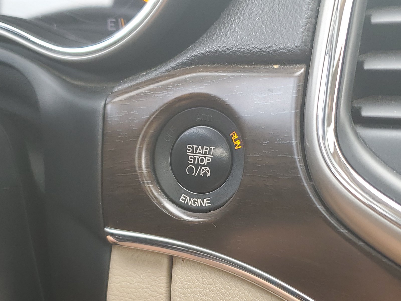 Used 2014 Jeep Grand Cherokee Limited w/ Luxury Group II AWD/4WD image 29