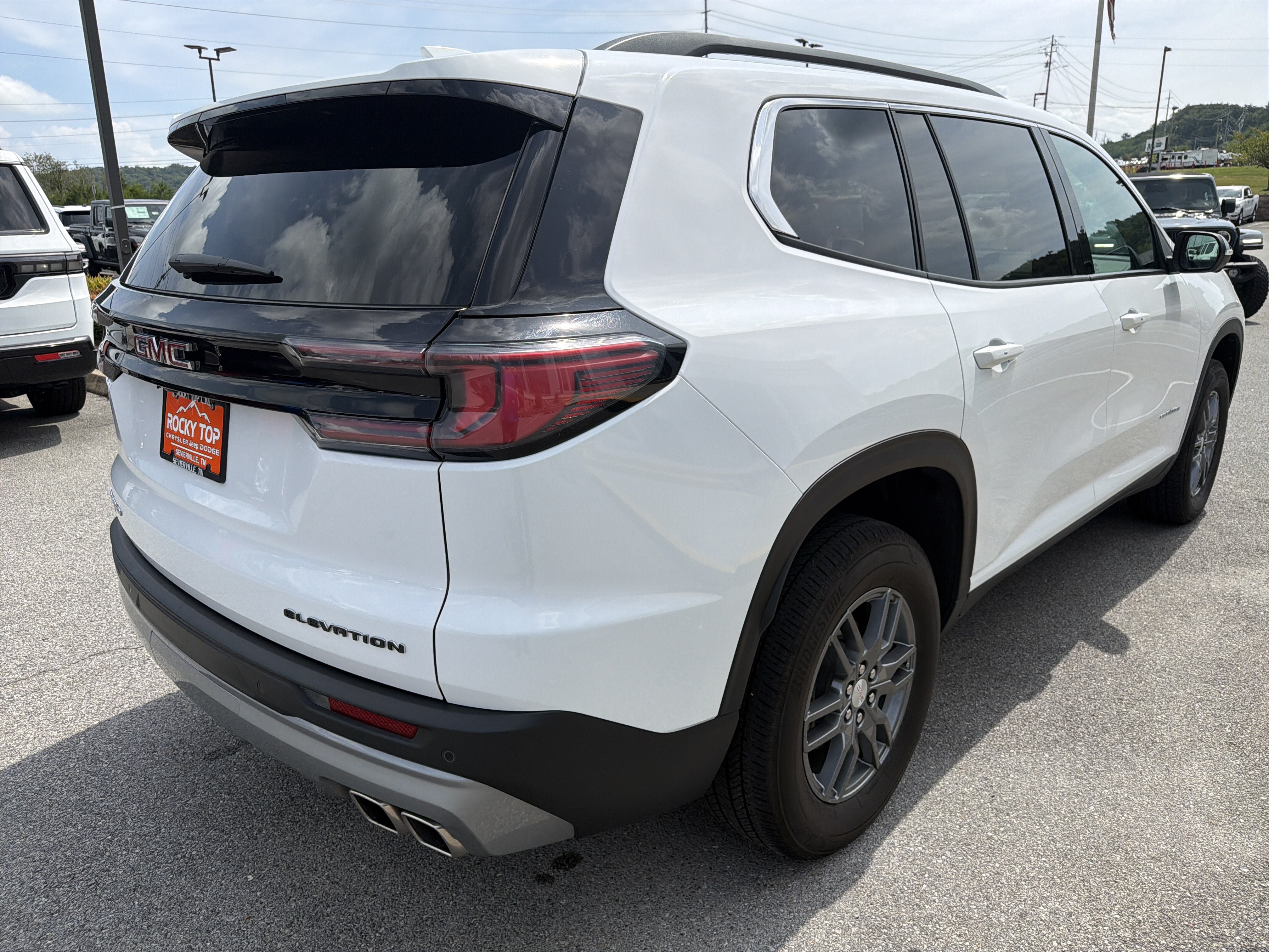 Used 2025 GMC Acadia Elevation FWD image 7