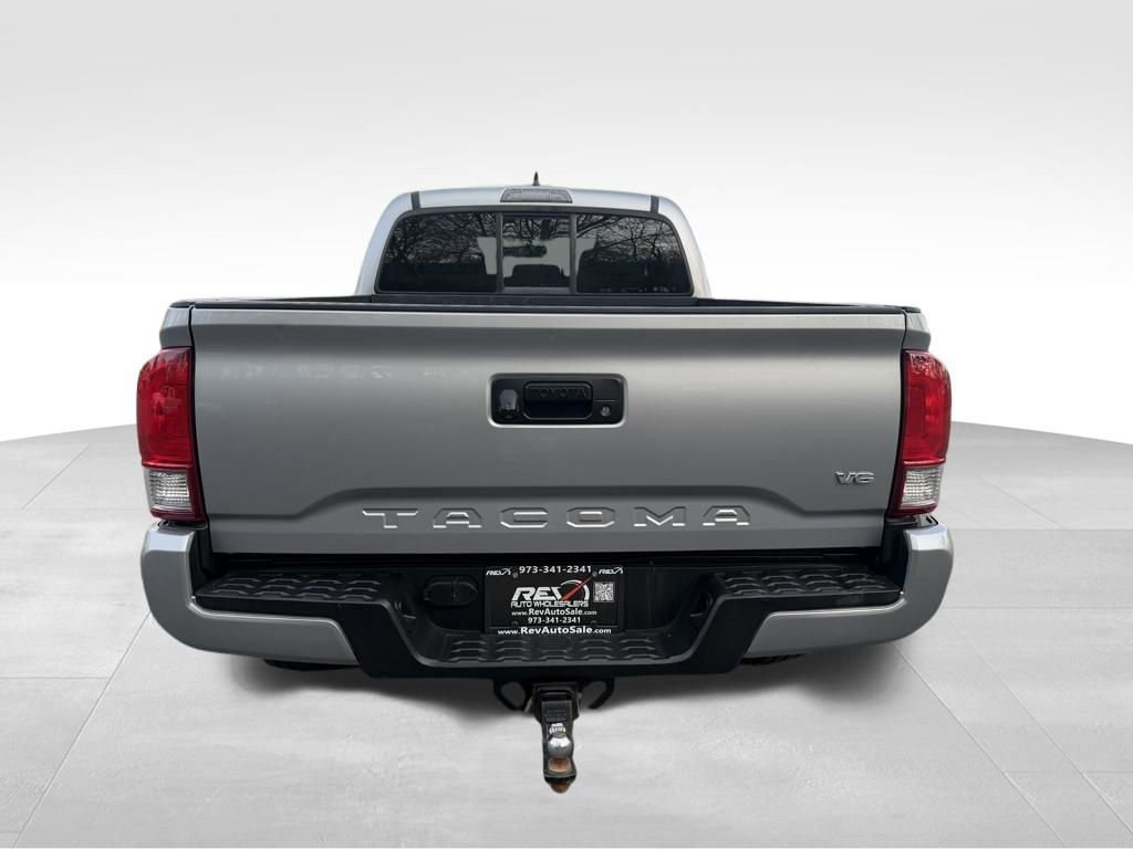 Used 2016 Toyota Tacoma TRD Sport w/ Exterior Package AWD/4WD image 5